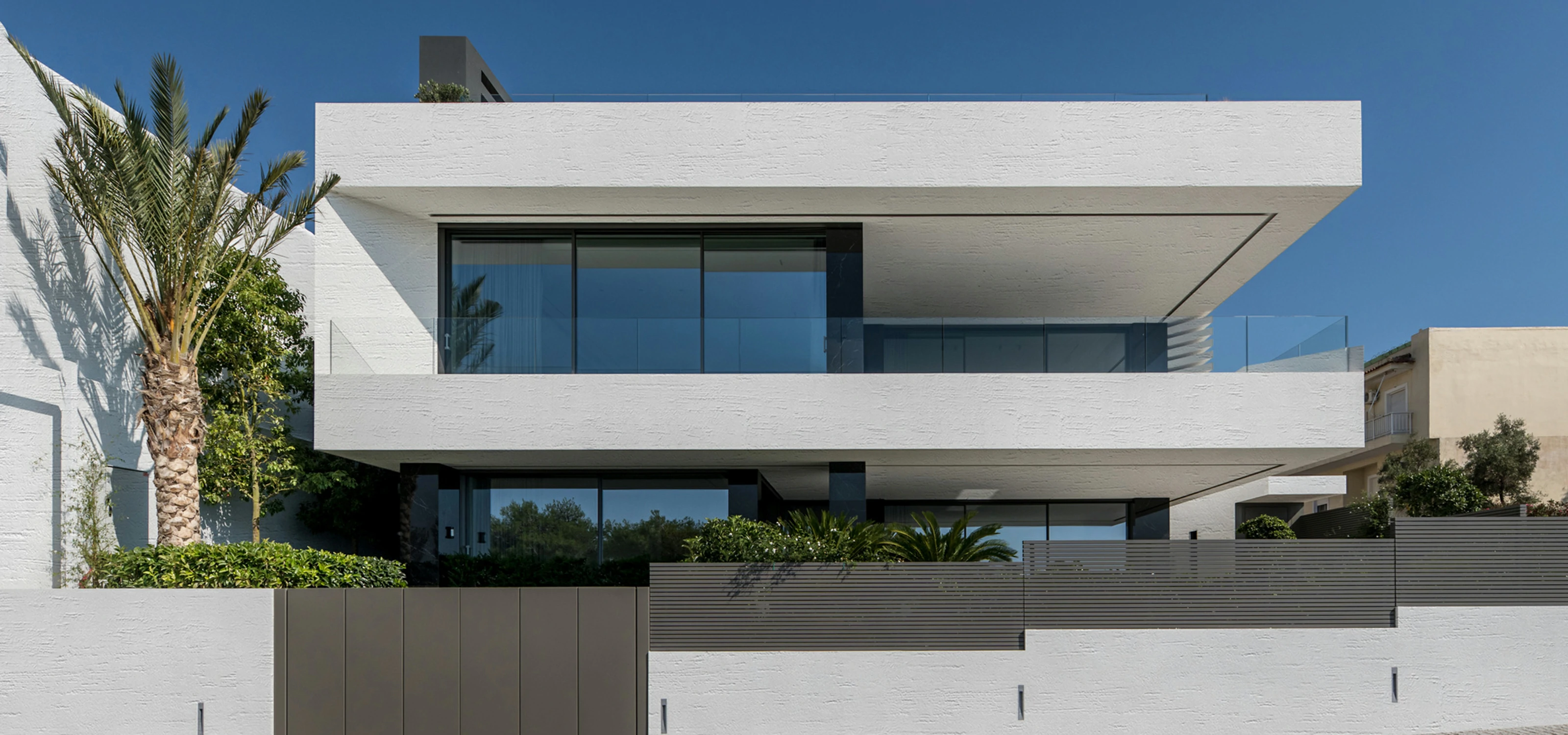 小芙蝶洞石感外墙漆真的能长久耐候吗？施工和维护复杂吗？